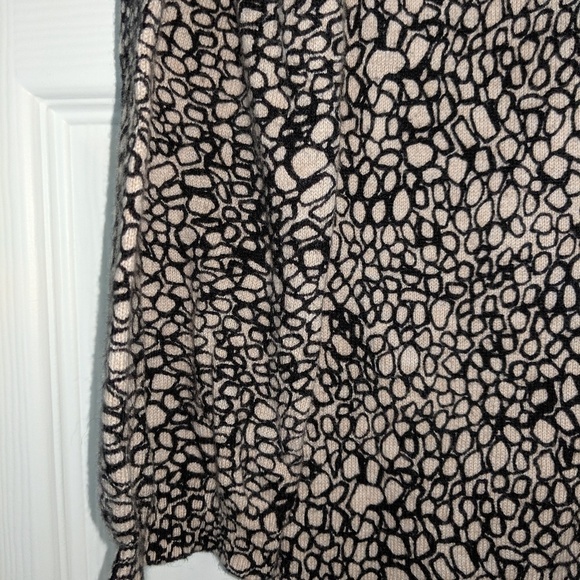 Dana Buchman tan & black printed sweater sz small - Picture 4 of 8